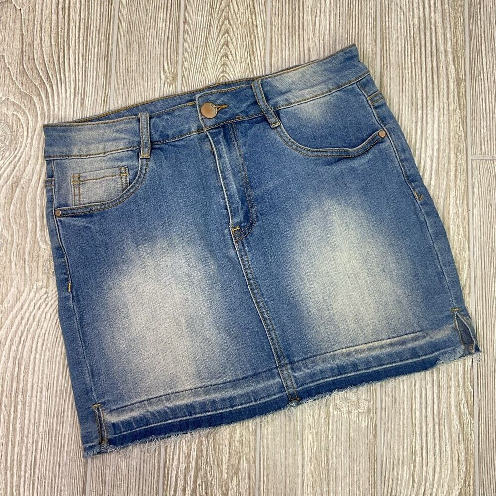 Dollhouse Denim Mini Skirt Raw Edge Hem Size 11 Button Fly Front Back Pockets